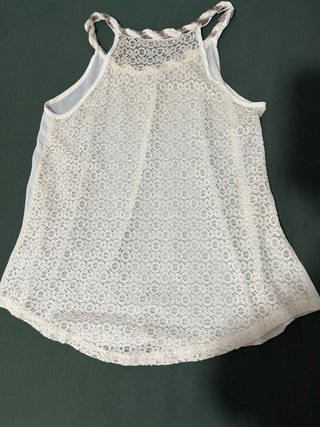 Blusa blanca con encaje