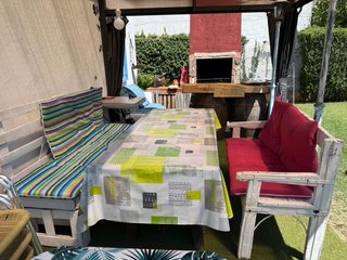 Conjunto mesa y bancos jardín multicolor