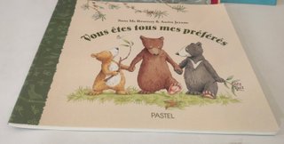 14 libros infantiles ilustrados en francés.