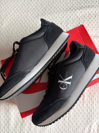 Zapatos Calvin Klein Negros y Blancos