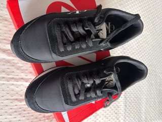 Zapatos Calvin Klein Negros y Blancos