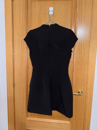 Vestido corto negro Zara