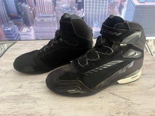 Botines verano Moto Ixon Airflow T42/43 y Michelin