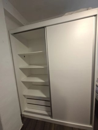 Armario de ropa blanco