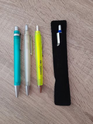 Lote 3 bolígrafos + portaminas azul x 2€