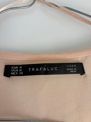 Blusa Zara M/38/10 con detalles joya
