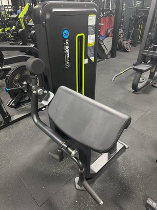 Se venden máquinas de gimnasio nuevas.