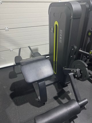 Se venden máquinas de gimnasio nuevas.