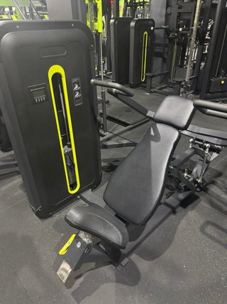 Se venden máquinas de gimnasio nuevas.