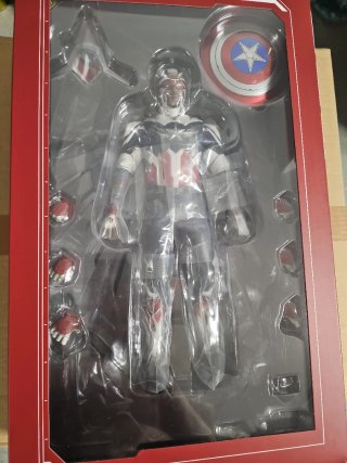 Hot Toys TMS040 The Falcon and The Winter Soldier