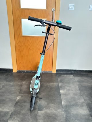 Patinete azul