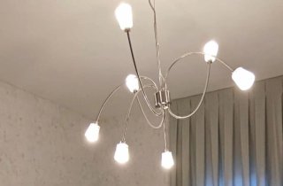 Lámpara araña moderna plata y cristal