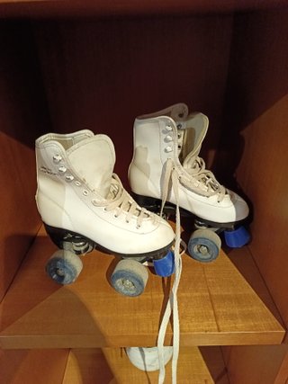 Patines blancos de 4 ruedas