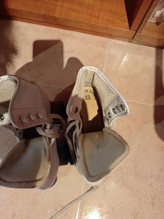 Patines blancos de 4 ruedas