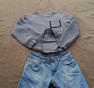 Sudadera gris con bolsillo