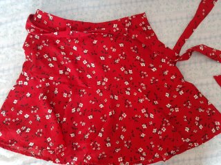 Falda pantalón Stradivarius floral roja