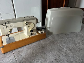 Máquina de coser Alfa