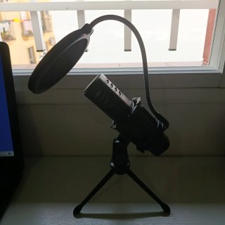 Micrófono Amazon con trípode