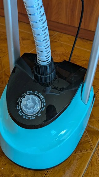 Plancha de vapor vertical.  estado nuevo