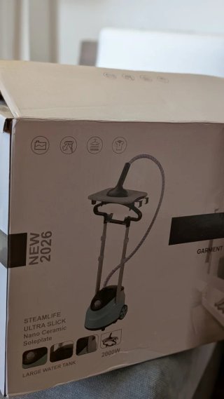 Plancha de vapor vertical.  estado nuevo