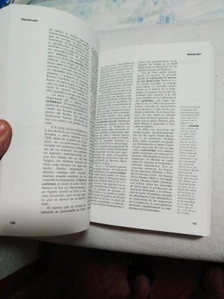 Lote de tres libros variados.