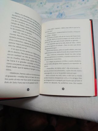 Lote de tres libros variados.