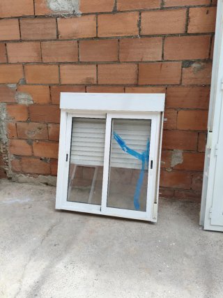 Ventana aluminio corredera blanca