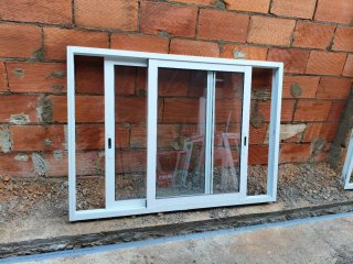 Ventana aluminio corredera blanca