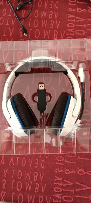 Auriculares HyperX Stinger Core Wireless + Base Ca