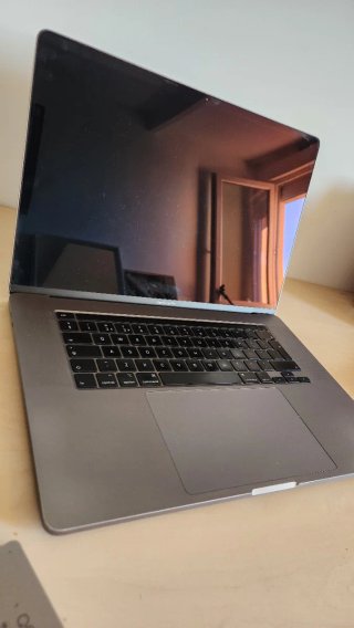 MacBook Pro 16 i9 32ram  2019
