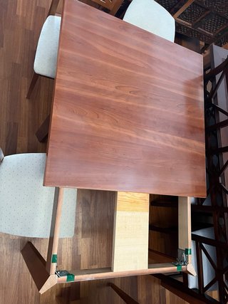Mesa de comedor de madera de haya