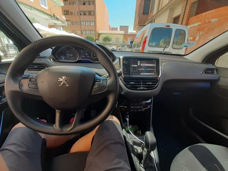 Peugeot 208   2012 - foto 1