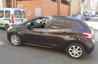 Peugeot 208 2012