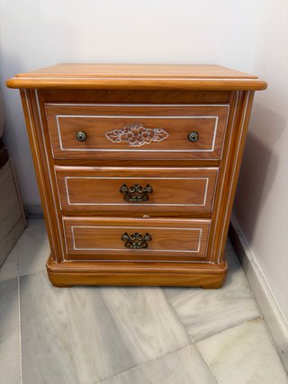 Dormitorio madera tallada floral