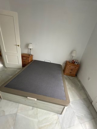 Dormitorio madera tallada floral