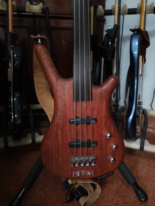 Warwick Corvette Standard Bajo Eléctrico