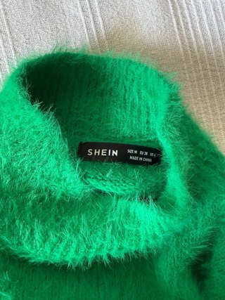 Jersey verde cuello alto peludo