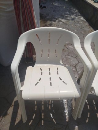 Sillas de plástico apilables blancas