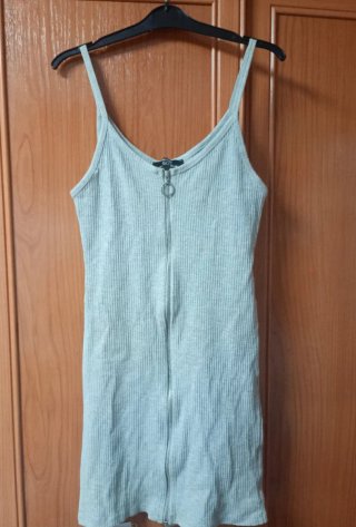 Vestido gris con cremallera