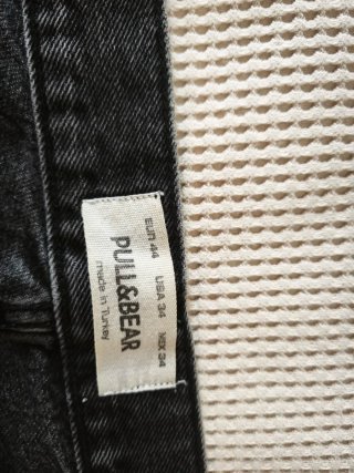 Pantalón tejano negro Pull and Bear