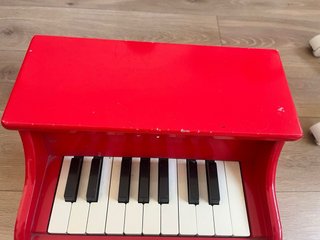 Piano Juguete Hape Rojo