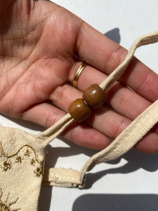 Top Veraniego Beige con Bordado Sol es de Shein