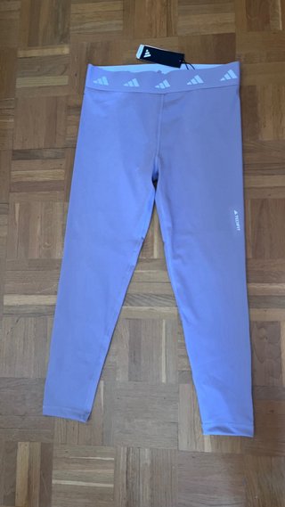 Leggings Adidas  con etiqueta