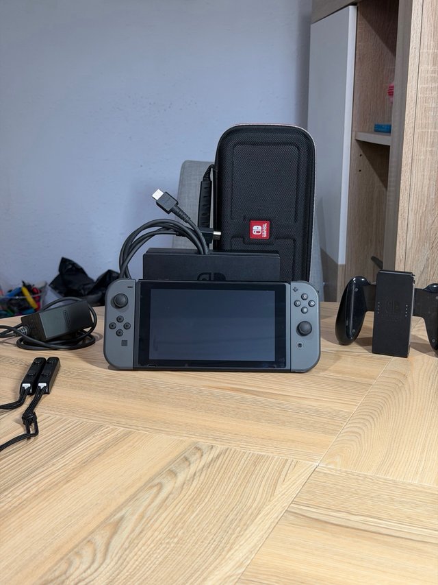 ¡Como NUEVA! Nintendo Switch V2 (Batería Mejorada)