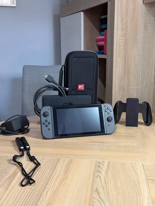 ¡Como NUEVA! Nintendo Switch V2 (Batería Mejorada)