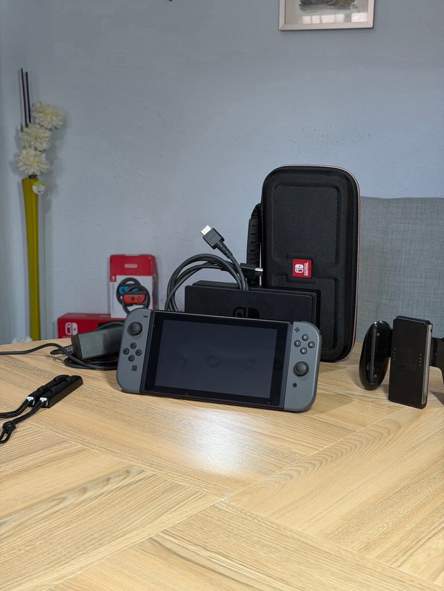 ¡Como NUEVA! Nintendo Switch V2 (Batería Mejorada)