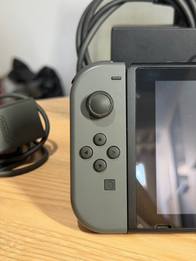 ¡Como NUEVA! Nintendo Switch V2 (Batería Mejorada)