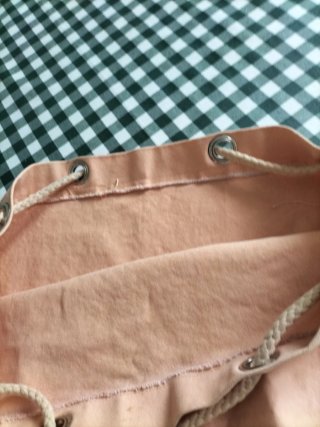 Bolso/Mochila Oysho color salmón.