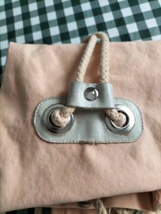 Bolso/Mochila Oysho color salmón.