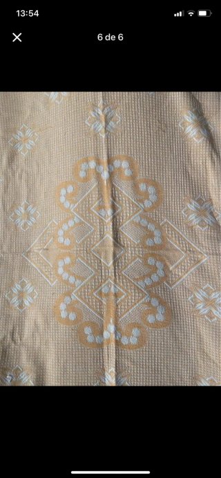 Colcha vintage beige y blanca